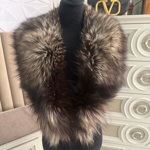 SAGA FOX FUR SCARF WRAP COLLAR SILVER TAG